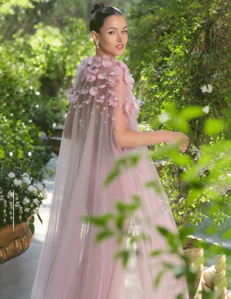 Cape d'invité haute couture avec tulle et applications florales