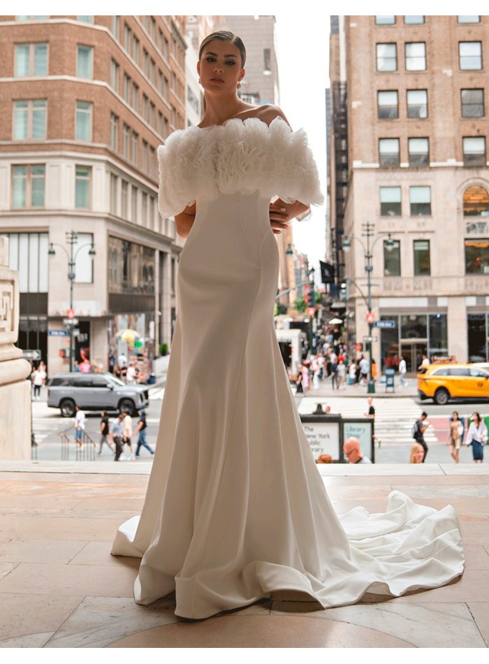 Robe de mariée avec cascade de tulle plissé