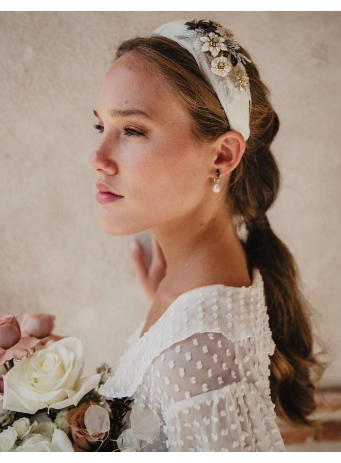 Bandeau de mariée avec plumes et ornementation...