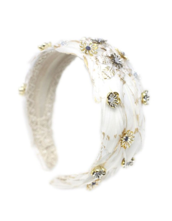 Diadema para invitada de plumas blancas con decorado joya 2