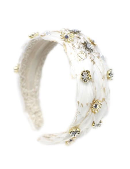 Diadema para invitada de plumas blancas con decorado joya