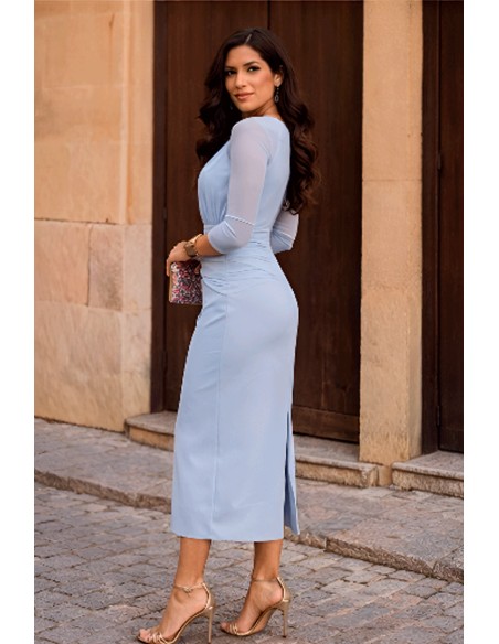 Robe midi bleu pastel avec manches transparentes et encolure carrée