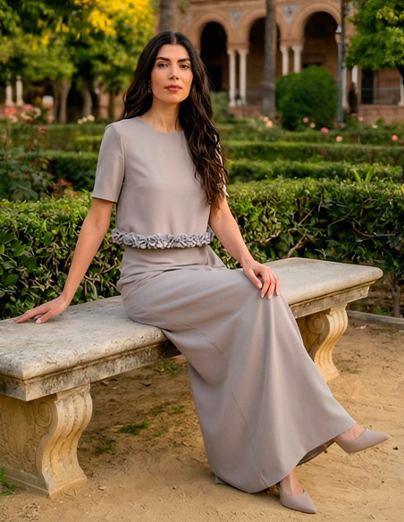 Vestido de fiesta de tirante ancho con sobrecamisa