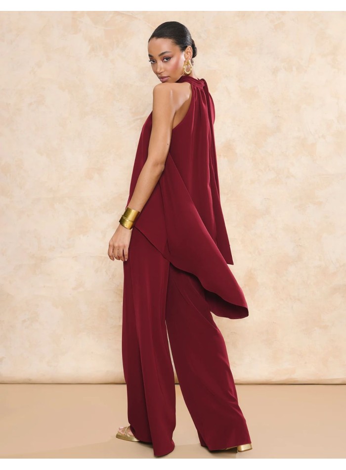 Top de invitada granate con cuello halter y...