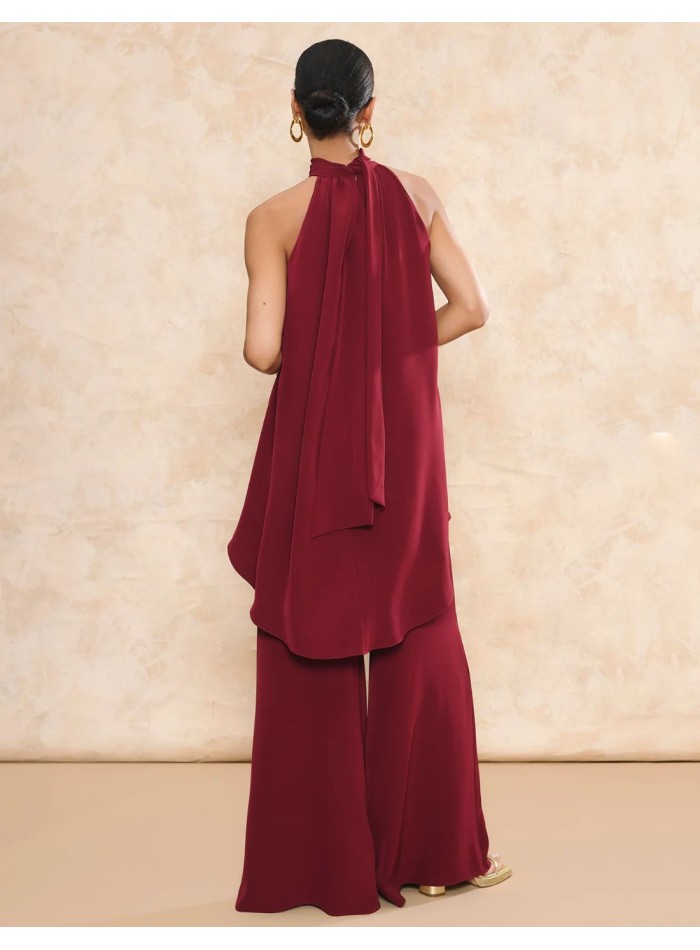 Top de invitada granate con cuello halter y...