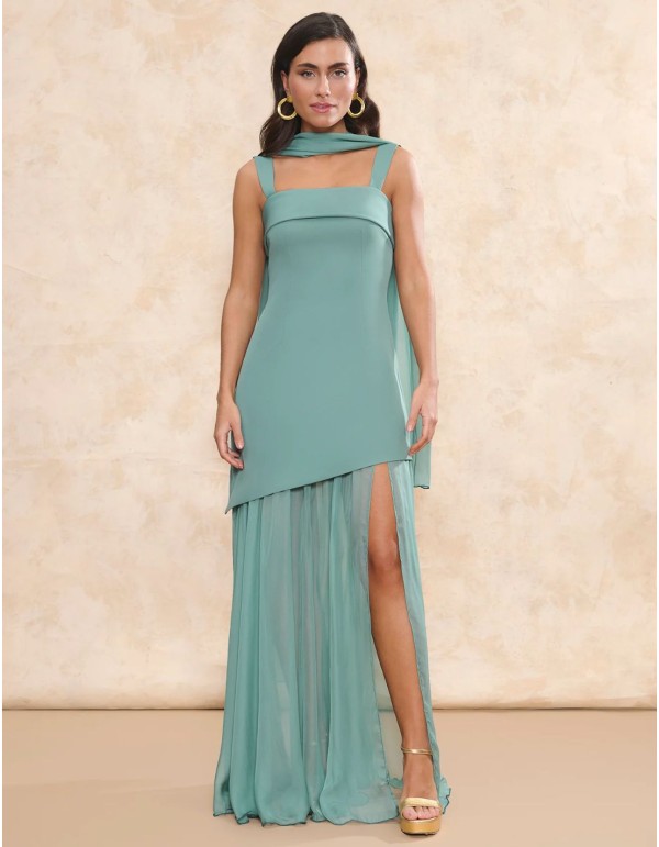 Robe d'invité longue avec jupe asymétrique et gaze