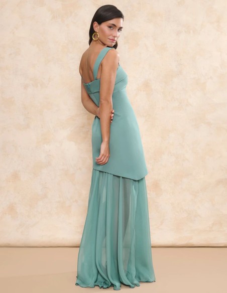 Robe d'invité longue avec jupe asymétrique et gaze