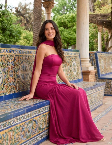 Longue robe de soirée à bretelles couleur cerise avec jupe en mousseline de soie