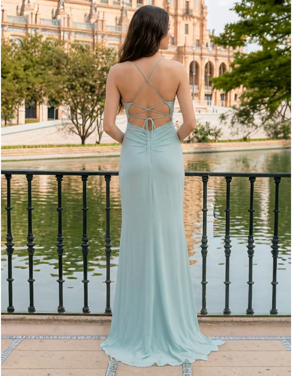 Vestido de fiesta largo verde menta con tirantes finos y espalda cruzada