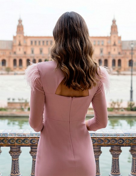 detalle de la espalda del Vestido de invitada midi drapeado