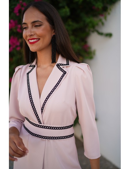 Ensemble deux pièces avec ceinture à lacets et décoration brodée