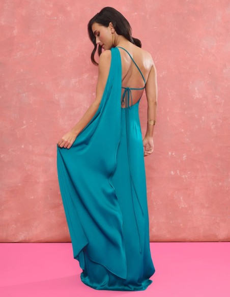 Robe d'invité longue turquoise avec encolure asymétrique et longue cape
