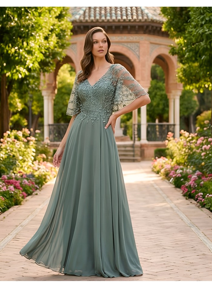 Longue robe de marraine vert clair avec corsage en dentelle et corsage de style cape