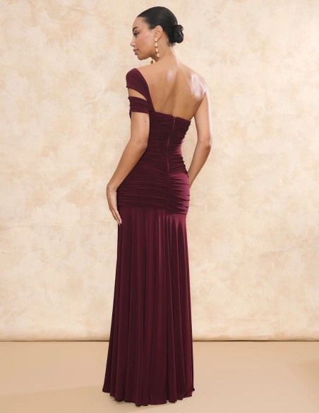 Longue robe d'invité marron avec encolure asymétrique et longue coupe cape