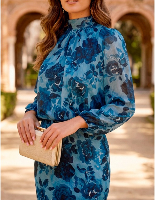 Guest ensemble in blue tones with large flowers print 2
