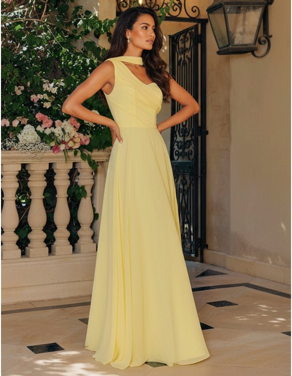 Robe longue de fête jaune pastel avec encolure asymétrique et manches cape 2