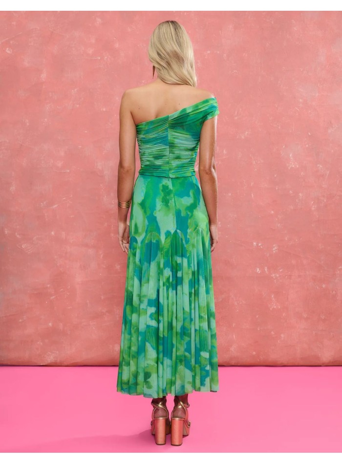 Top de invitada estampado verde con escote asimétrico y drapeado