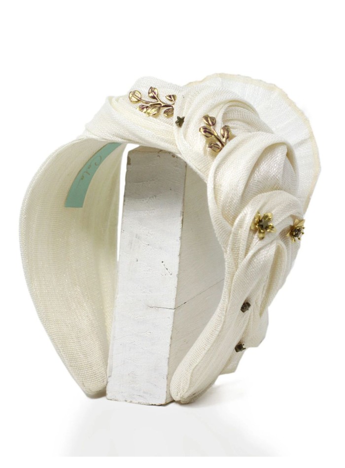 Bandeau à effet volanté en sinamay de soie