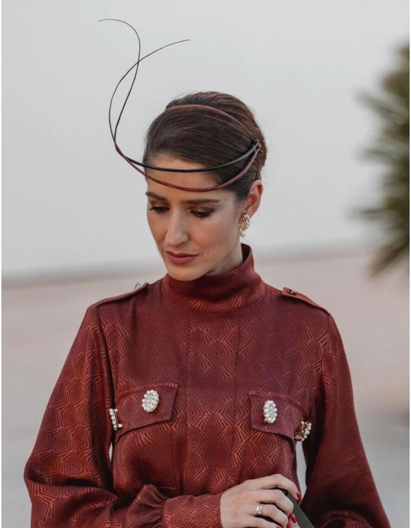 Minimalist headdress with wraparound rachis