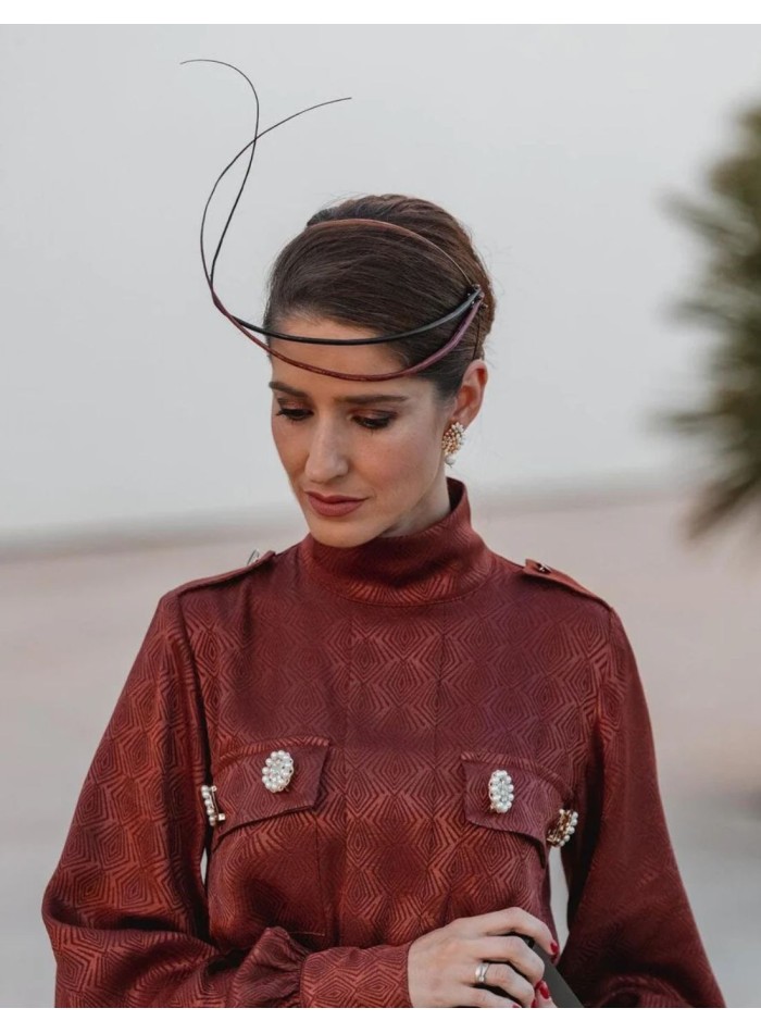 Minimalist headdress with wraparound rachis