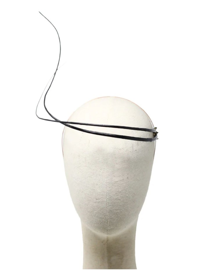 Tocado minimalista con raquis envolventes