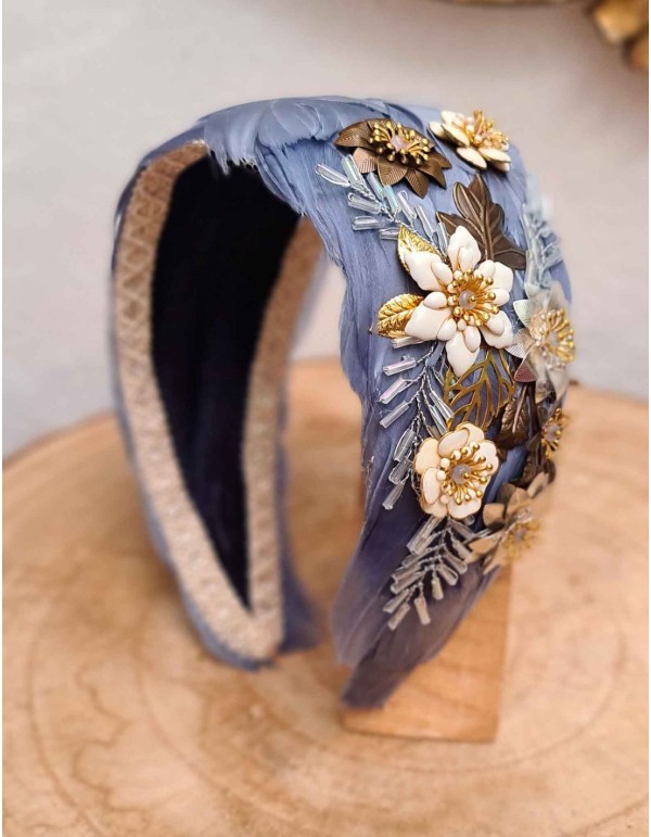 Guest headband with side decoration of feathers and flowers 2