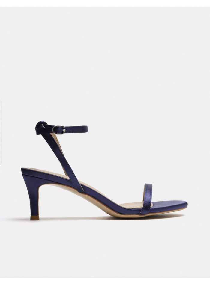 Low heel sandal with satin finish
