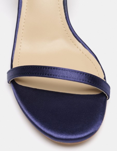 Low heel sandal with satin finish