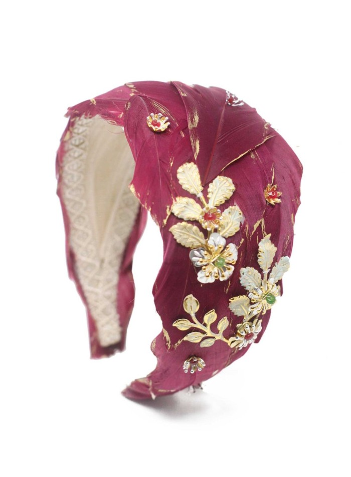 Bandeau d'invité avec plumes teintes et perles...