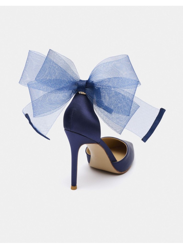 Clip-on shoe accessory with loop