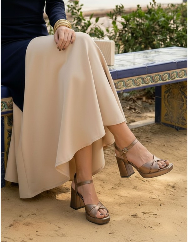 Copper-colored sandals with platform and comfortable heel
