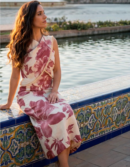 Robe midi imprimée rose et blanche avec encolure licou pour invitée