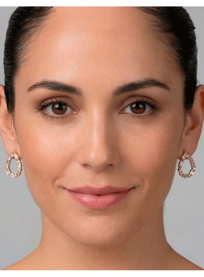 Teardrop-shaped earrings with crystals