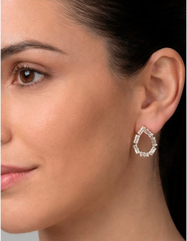 Teardrop-shaped earrings with crystals