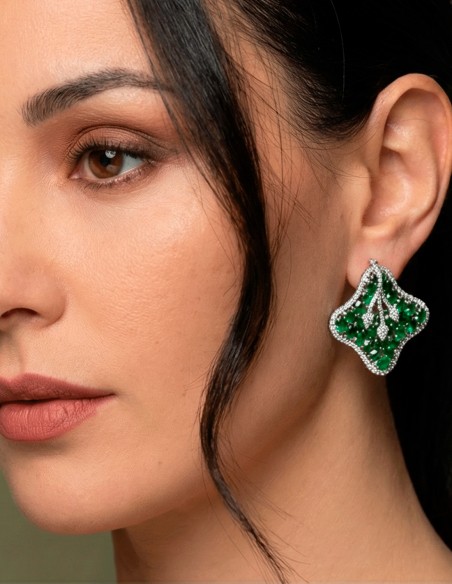 Pendientes Flor de Loto con Piedras Semipreciosas en Verde Esmeralda