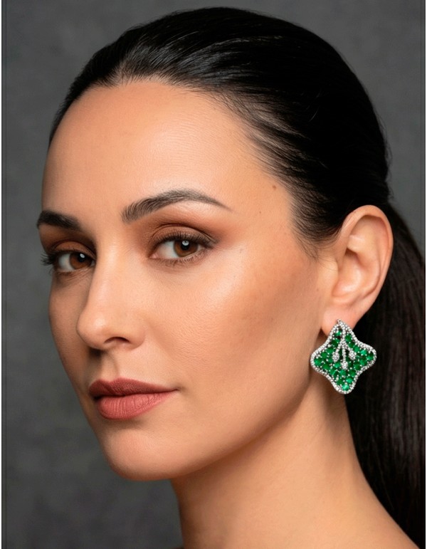 Boucles d'oreilles Fleur de Lotus avec pierres semi-précieuses en vert émeraude 2