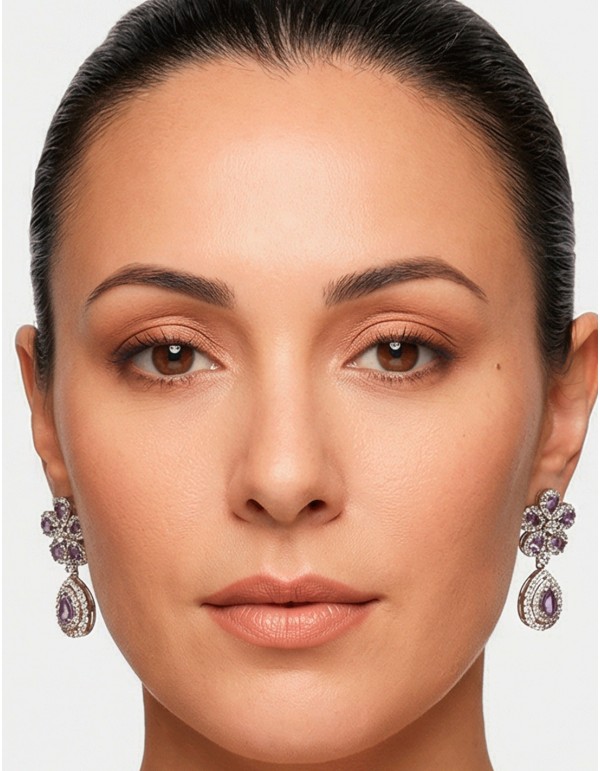 Boucles d'oreilles composées de fleurs et de gouttes d'eau faites à la main avec des pierres semi-précieuses en lilas 2