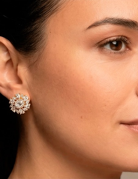 Boucles d'oreilles artisanales en forme de fleur avec plaqué or et cristaux naturels