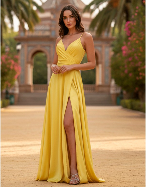 Robe longue en satin jaune avec encolure et ouverture en forme de cœur 2