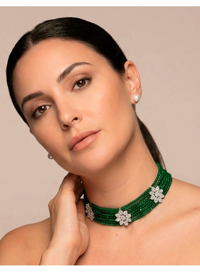 Choker Artesanal de Pedrería Verde con Flores...