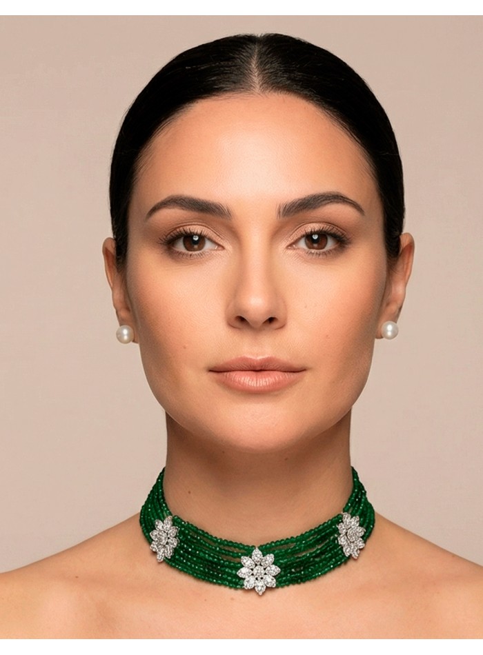Choker Artesanal de Pedrería Verde con Flores...