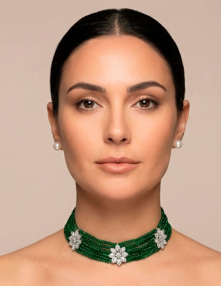 Tour de cou en strass vert fait main avec fleurs en cristal et métal