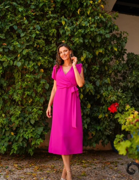 Vestido midi de invitada con tejido fluido