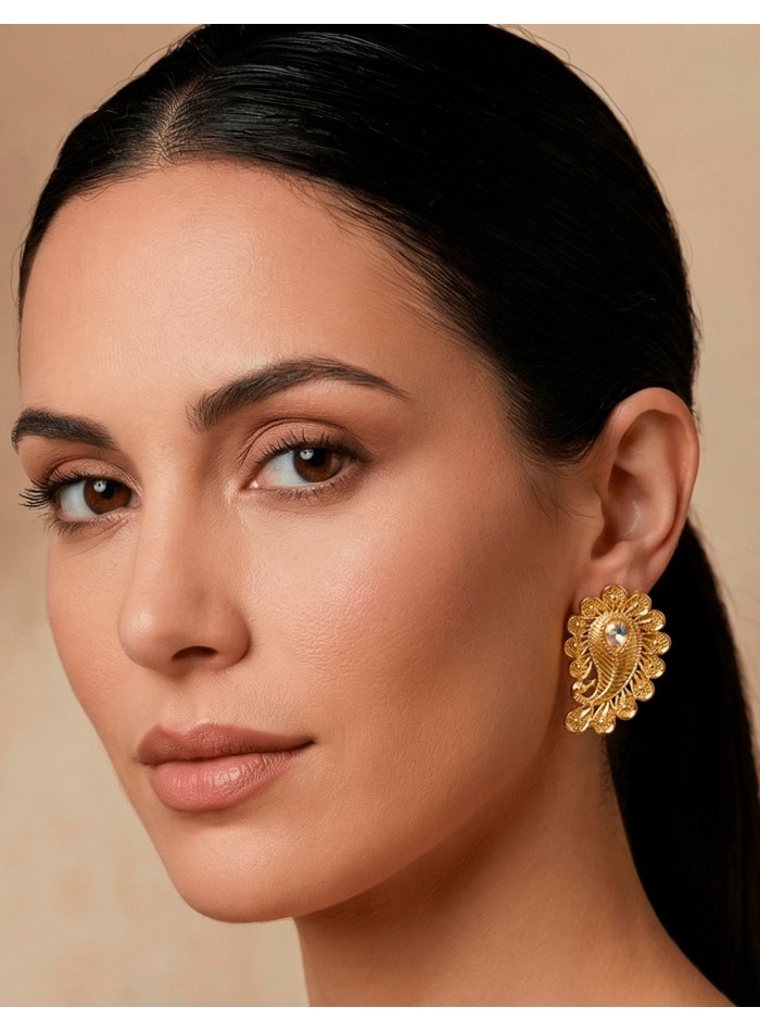 Boucles d'oreilles en forme de feuille avec zircon