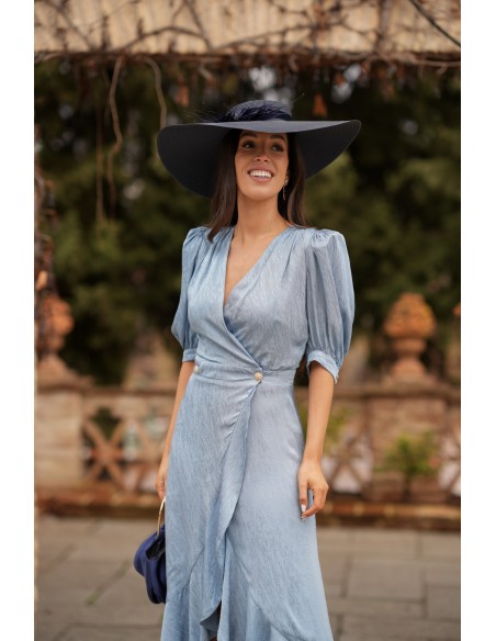 Midi dress with V-neckline and plunging fabric