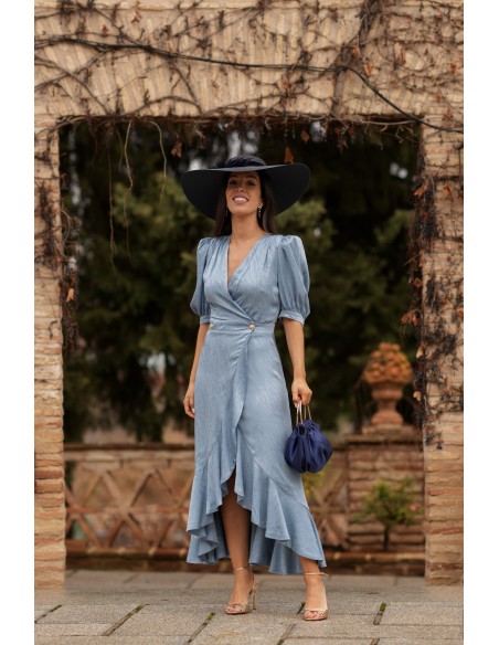 Midi dress with V-neckline and plunging fabric