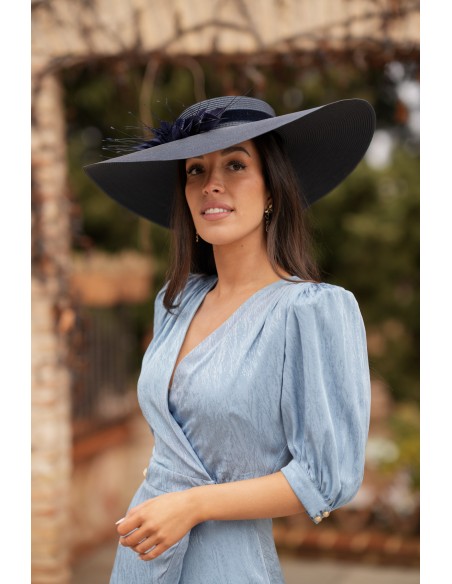 Midi dress with V-neckline and plunging fabric