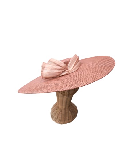 Classic guest pamela with sinamay knot in makeup pink