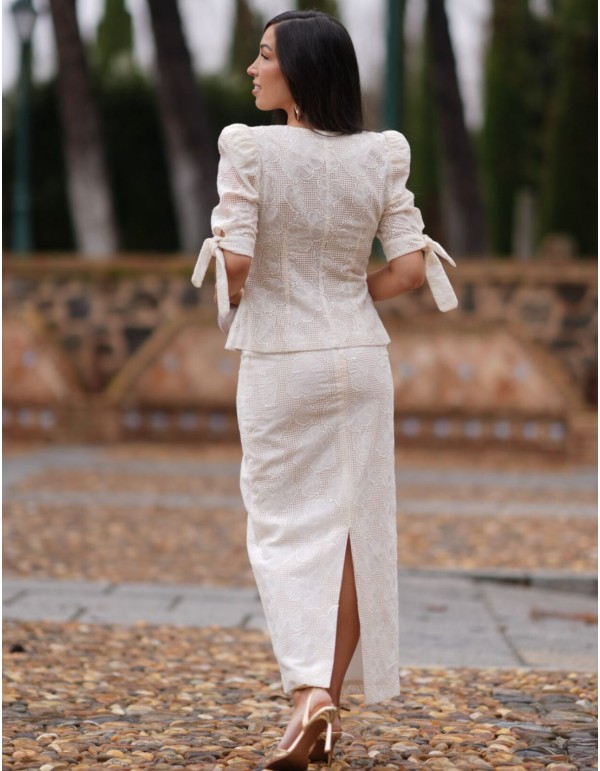 Ensemble deux pièces avec veste boutonnée et jupe crayon... 2