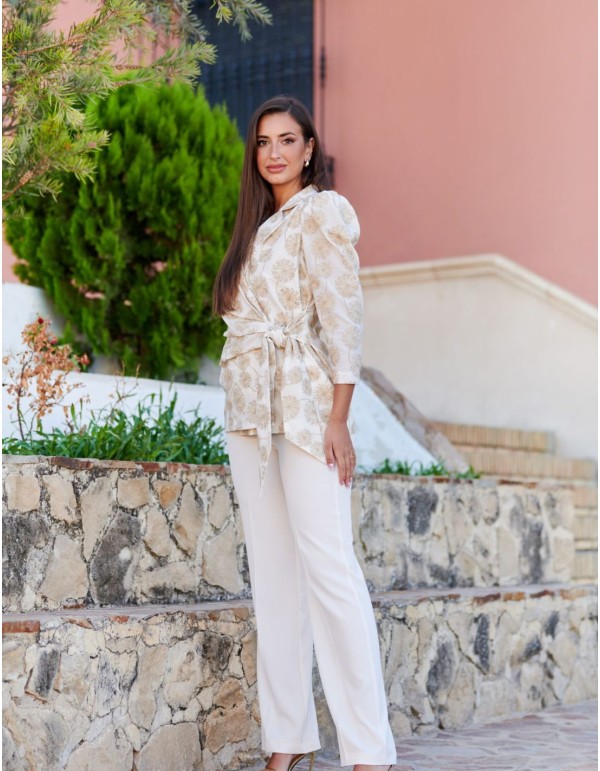 Two-piece set in off-white with gold details 2
